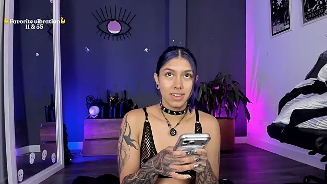 Raven Witch  online show from May 21, 2026, 12:23 pm