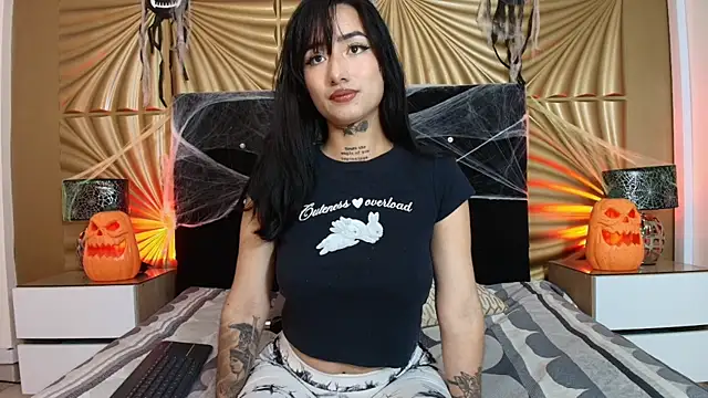 emmily keller19 online show from October 8, 2025, 1:20 pm