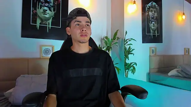 Mike 0233  online show from December 31, 2024, 1:19 pm