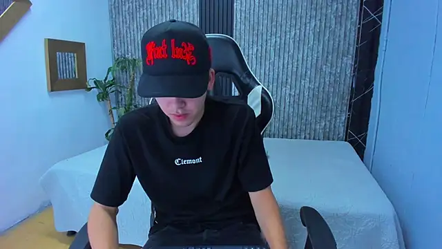 Mike 0233  online show from November 1, 2025, 4:36 am