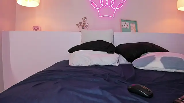 violeth hill online show from February 7, 2025, 7:07 am