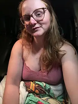 Snapshot of GingerSnap33 chatting on December 4, 2024, 6:00 am GingerSnap33 online show from December 4, 2024, 6:00 am