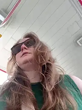 GingerSnap33 online show from April 19, 2026, 6:54 pm