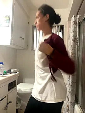 Snapshot of starrynikki chatting on October 1, 2025, 1:28 pm starrynikki online show from October 1, 2025, 1:28 pm