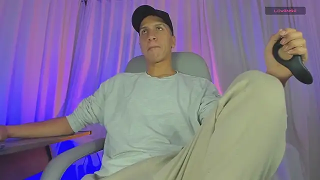 Snapshot of matt_benji chatting on March 18, 2025, 6:59 pm matt benji online show from March 18, 2025, 6:59 pm