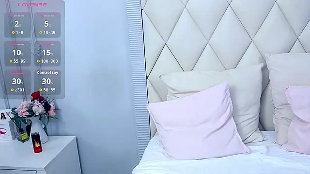 GinaBear online show from October 3, 2025, 6:16 pm