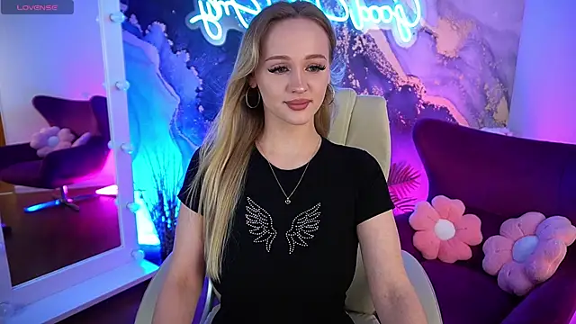 Snapshot of LylaYeess chatting on July 22, 2026, 1:03 pm LylaYeess online show from July 22, 2026, 1:03 pm