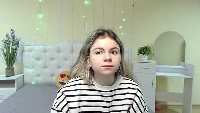 TinaRedly online show from January 27, 2025, 9:55 pm