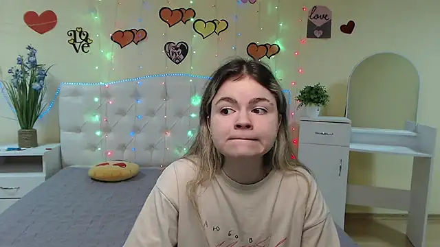 TinaRedly online show from March 12, 2025, 9:35 pm