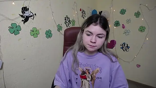 TinaRedly online show from March 14, 2025, 9:21 pm