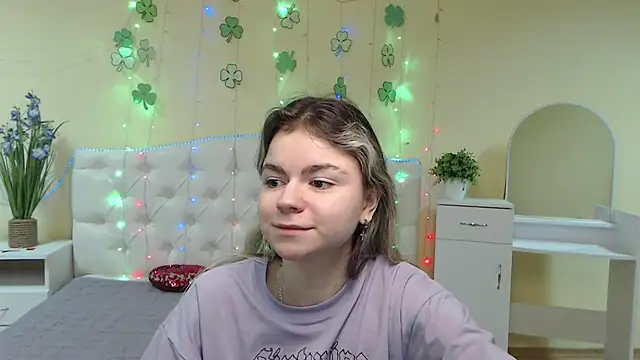 TinaRedly online show from March 15, 2025, 4:46 am