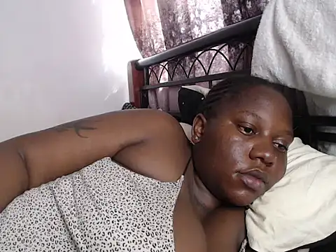 Whimsicalwillow online show from November 19, 2025, 11:21 am