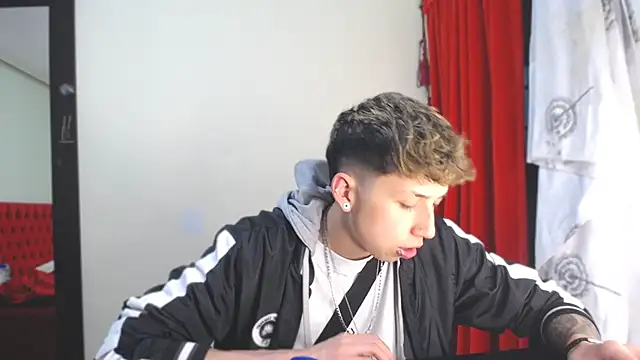  Thomas hot  online show from January 8, 2025, 2:57 am