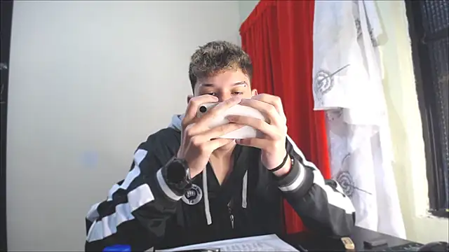  Thomas hot  online show from January 12, 2025, 1:11 am