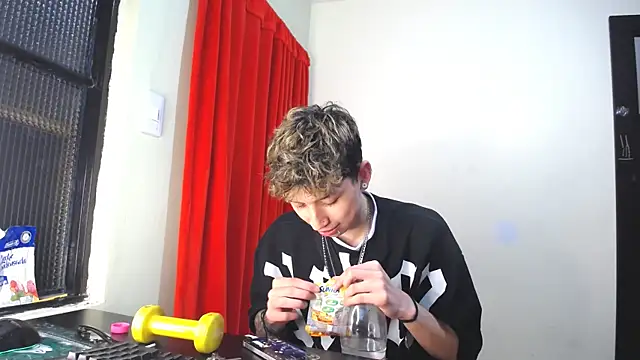  Thomas hot  online show from February 8, 2025, 8:42 pm