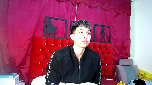  Thomas hot  online show from March 18, 2025, 6:26 pm