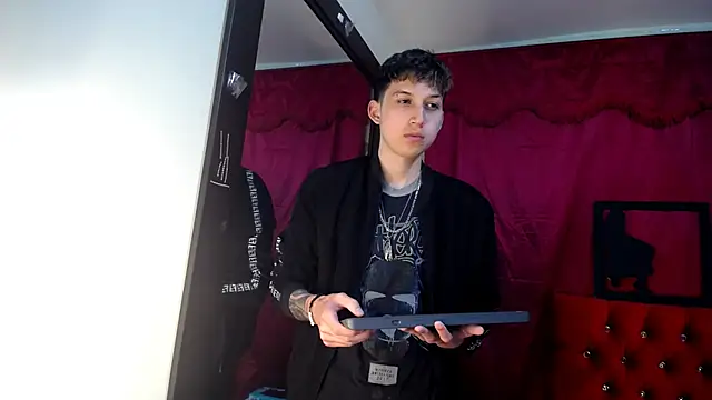  Thomas hot  online show from March 19, 2025, 12:48 am