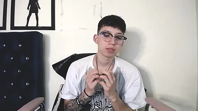  Thomas hot  online show from September 24, 2025, 2:04 am