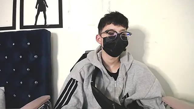  Thomas hot  online show from September 30, 2025, 1:32 am