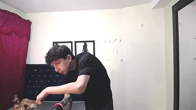  Thomas hot  online show from November 6, 2025, 12:44 am