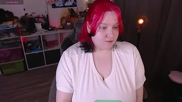 Snapshot of lissamuff chatting on February 26, 2025, 7:31 am lissamuff online show from February 26, 2025, 7:31 am