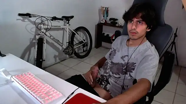 Snapshot of Thieves9 chatting on September 28, 2025, 5:35 am Thieves9 online show from September 28, 2025, 5:35 am