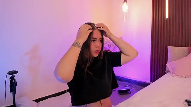 ArianaBaker online show from February 18, 2026, 3:19 pm