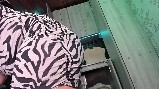 LaureenHills online show from October 29, 2025, 4:26 am