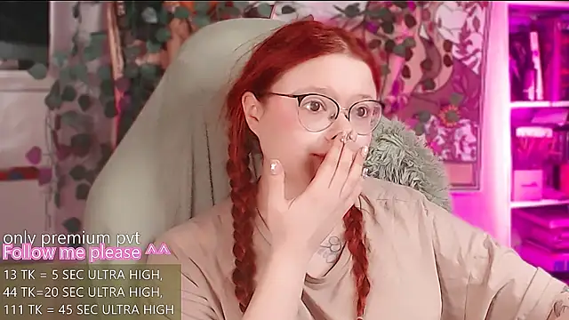 Snapshot of me__hanna chatting on June 16, 2026, 3:31 am me hanna online show from June 16, 2026, 3:31 am
