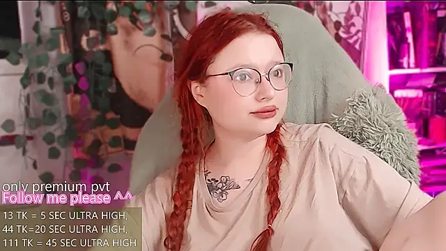 Snapshot of me__hanna chatting on June 17, 2026, 2:14 am me hanna online show from June 17, 2026, 2:14 am