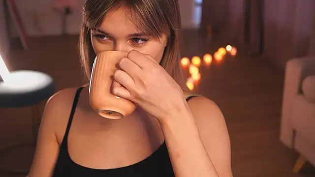 Snapshot of hereandnows_ chatting on December 14, 2024, 4:01 am hereandnows online show from December 14, 2024, 4:01 am