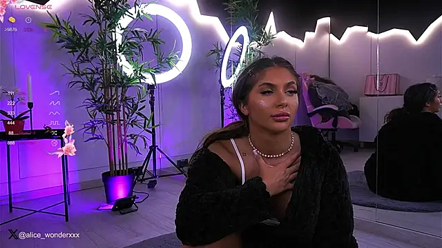 VanessaSimon online show from January 9, 2025, 6:06 am