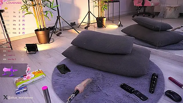 VanessaSimon online show from January 11, 2025, 9:26 am