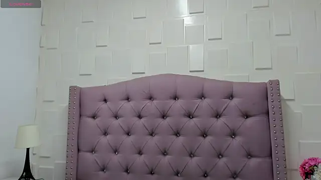 MonicaSchwartz online show from April 17, 2026, 7:39 pm