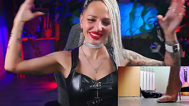 MonicaMaxwel online show from January 13, 2025, 6:27 pm