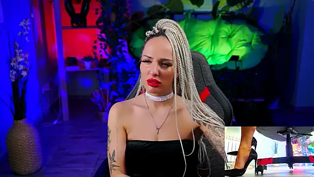 MonicaMaxwel online show from January 22, 2025, 4:44 pm