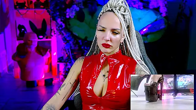 MonicaMaxwel online show from November 18, 2025, 11:14 am