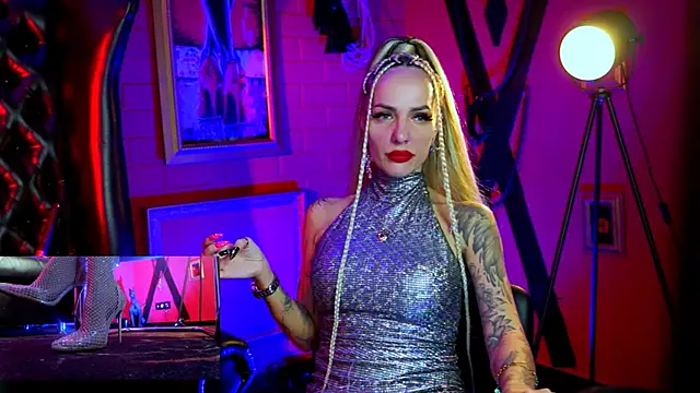 Snapshot of MonicaMaxwel chatting on February 9, 2026, 12:20 pm MonicaMaxwel online show from February 9, 2026, 12:20 pm