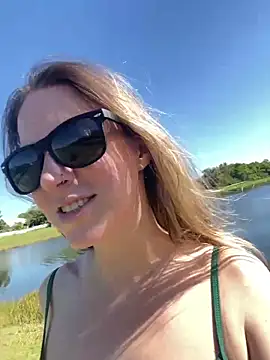 Snapshot of molly_witha_chance chatting on March 6, 2025, 7:43 pm molly witha chance online show from March 6, 2025, 7:43 pm