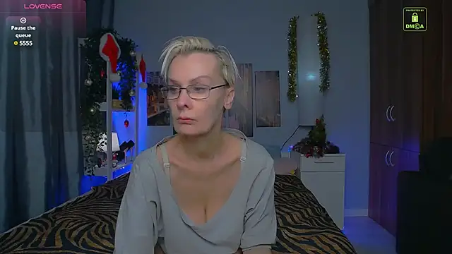 Snapshot of HelgaHimmell chatting on December 24, 2024, 4:08 pm HelgaHimmell online show from December 24, 2024, 4:08 pm