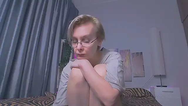 Snapshot of HelgaHimmell chatting on March 5, 2025, 12:38 am HelgaHimmell online show from March 5, 2025, 12:38 am