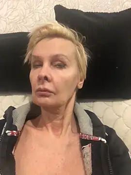 HelgaHimmell online show from November 18, 2025, 8:02 pm