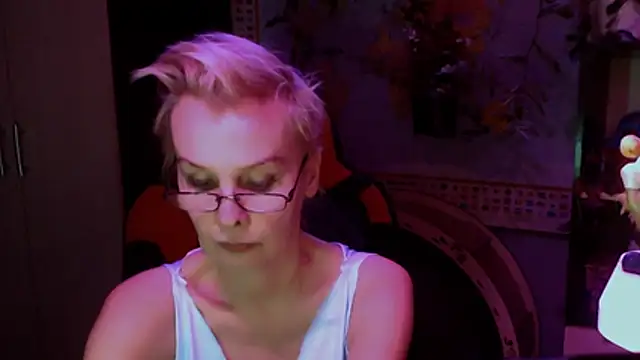 HelgaHimmell online show from March 22, 2026, 8:01 pm