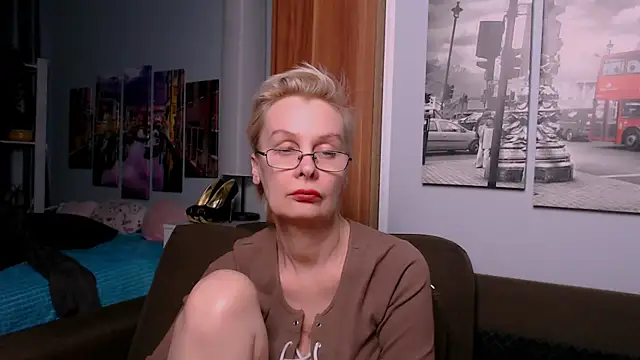 HelgaHimmell online show from April 29, 2026, 5:30 pm