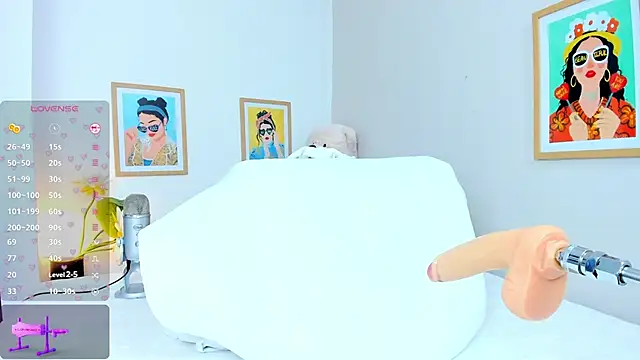 jasminnee  online show from April 4, 2026, 1:30 pm