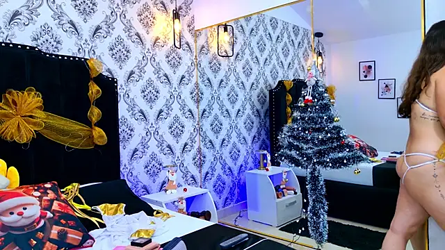 LexaDeRusso online show from December 13, 2025, 7:53 pm