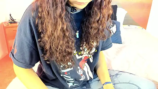 YenniferCurly online show from February 6, 2025, 12:48 pm