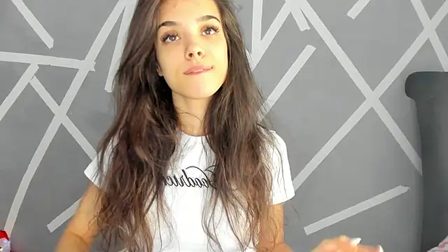 Snapshot of BabyAylin chatting on December 18, 2024, 5:59 am BabyAylin online show from December 18, 2024, 5:59 am