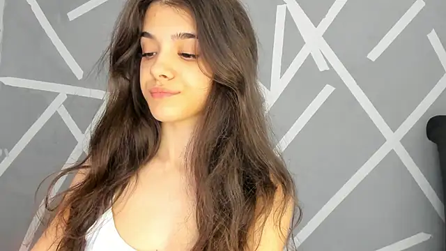 Snapshot of BabyAylin chatting on December 19, 2024, 6:01 am BabyAylin online show from December 19, 2024, 6:01 am