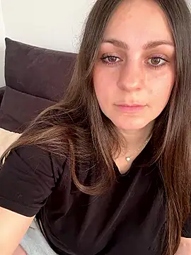 Snapshot of Loella-Rose chatting on December 14, 2025, 12:10 pm Loella-Rose online show from December 14, 2025, 12:10 pm